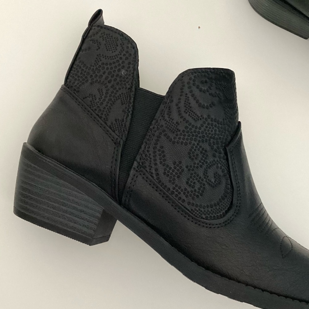 \Easy Street\ NWB Legend Ankle Boots - Picture 4 of 12
